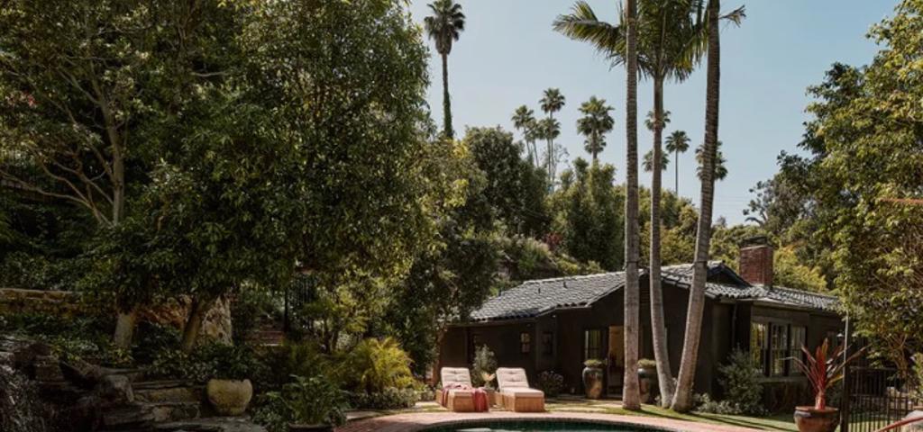 Προς $5 εκατ. πουλίεται η  "μαύρη" πρώην κατοικία του Ορλάντο Μπλουμ Προς $5 εκατ. πουλίεται η  "μαύρη" πρώην κατοικία του Ορλάντο Μπλουμ